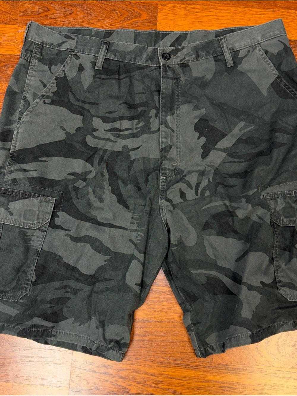 Vintage Wrangler Men's Gray Camouflage Cotton Cargo Skateboard Shorts Size 40